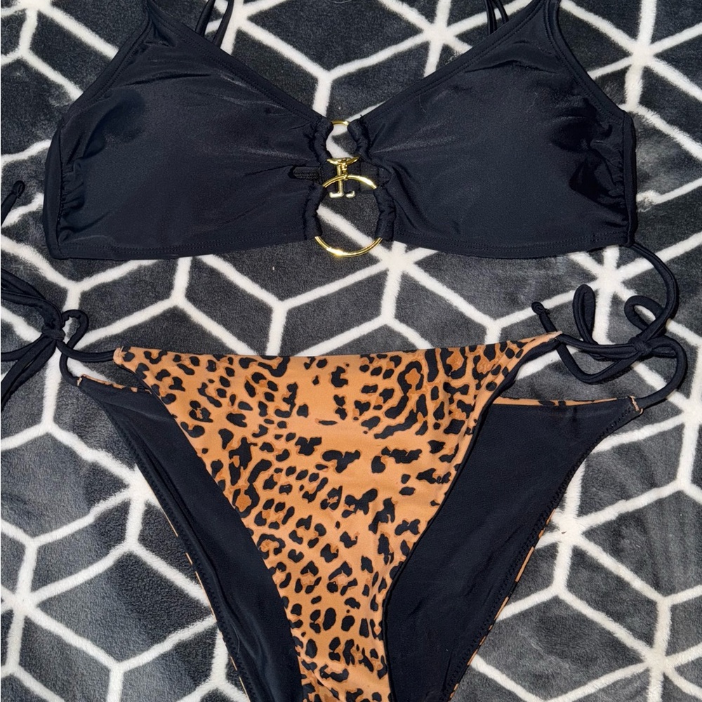 Sports Illustrated Black & Leopard Print Bikini Set